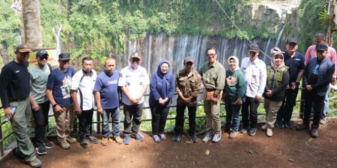 Wisata alam Grojogan Sewu Lumajang